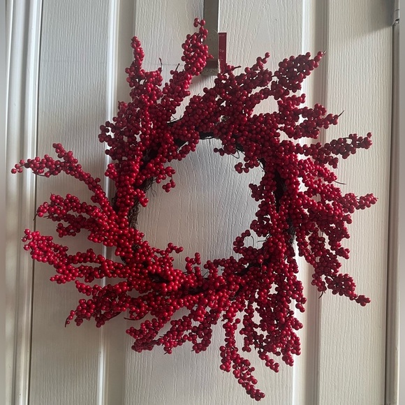 NWT 22" Cluster faux Berry Artificial Christmas Wreath Red by Wondershop™ - Picture 8 of 9